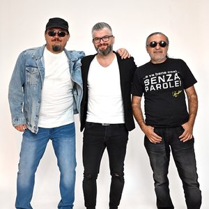 “Forțele De Muncă”的封面