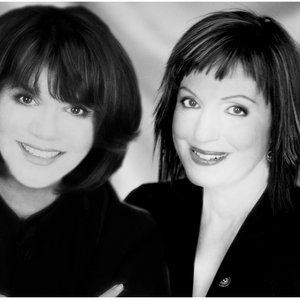 'Linda Ronstadt & Ann Savoy' için resim