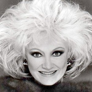 Phyllis Diller 的头像