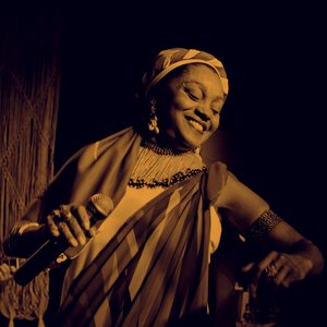 Gloria Bomfim 的头像