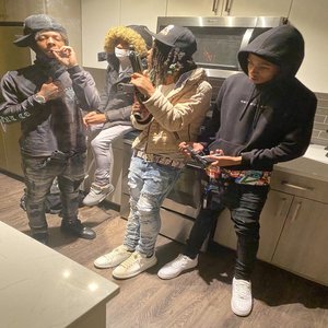 “YoungMenace”的封面