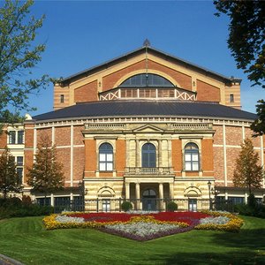 “Bayreuther Festspielorchester”的封面