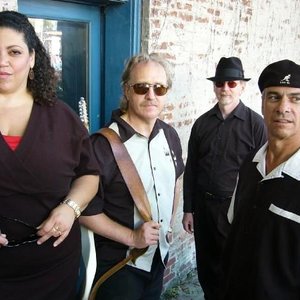 Queenie & the Blue Cats 的头像