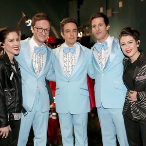 Tegan and Sara & The Lonely Island 的头像