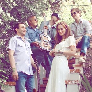 Leighton Meester & Check in the Dark 的头像