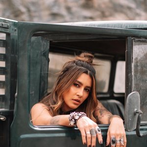 Lauana Prado 的头像