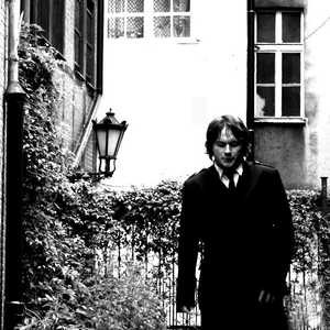 Íon photo provided by Last.fm