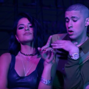 Becky G & Bad Bunny için avatar