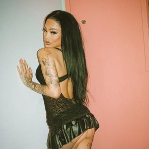 rokkstarnova 的头像