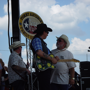 Eleven Hundred Springs photo provided by Last.fm