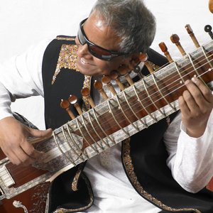 Baluji Shrivastav & Re-Orient 的头像