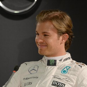 “Nico Rosberg”的封面