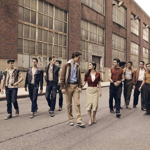 'West Side Story – Cast 2021'の画像