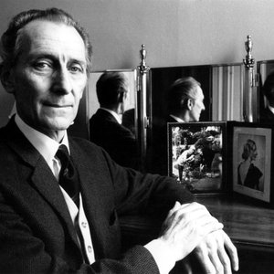 'Peter Cushing' için resim