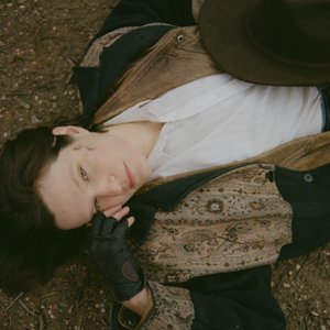 Adrianne Lenker 的头像