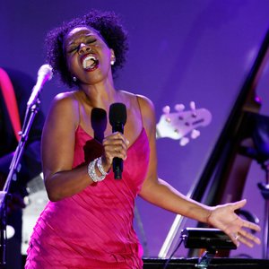 Pauletta Washington 的头像