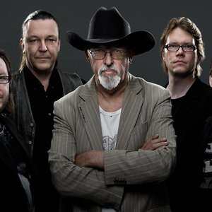 “Topi Sorsakoski & Kulkukoirat”的封面