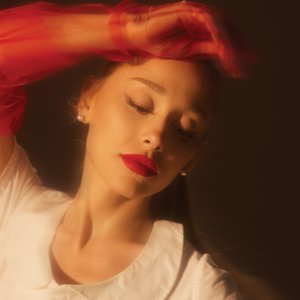 Ariana Grande 的头像