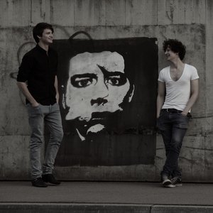 “Demos”的封面
