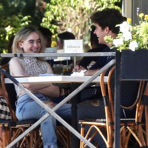 Joshua Basset & Sabrina Carpenter 的头像