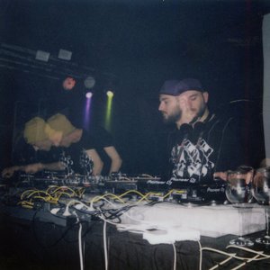 WE ROB RAVE 的头像
