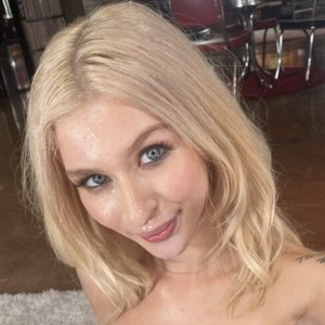 Emma Rosie için avatar