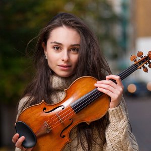 Esther Abrami 的头像