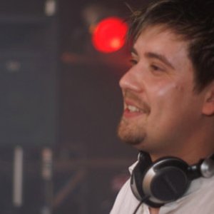 Nick Larson 的头像