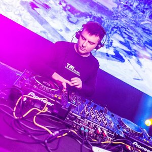 “DJ SNAT”的封面