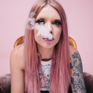 “Smoke Weed Eat Pussy”的封面