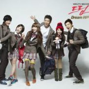 (IU), Suzy, Taecyeon, Kim SooHyun 的头像