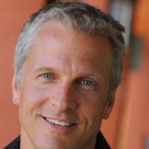 Patrick Fabian 的头像