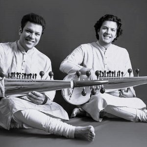 Amaan & Ayaan Ali Bangash 的头像
