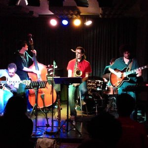 Luís  Barrigas Trio + Desidério Lázaro 的头像