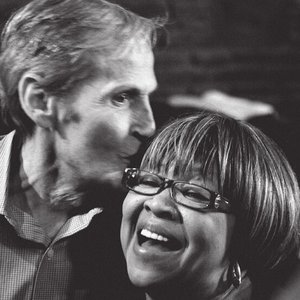 Mavis Staples and Levon Helm 的头像