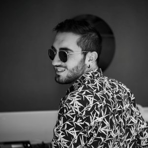 Tommy Glasses 的头像