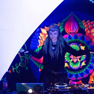 Dj YALEENI 的头像