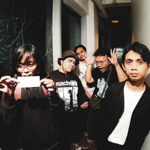 DRESSED LIKE AN OCEAN 的头像