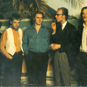 Tuomari Nurmio & Viides Kolonna photo provided by Last.fm