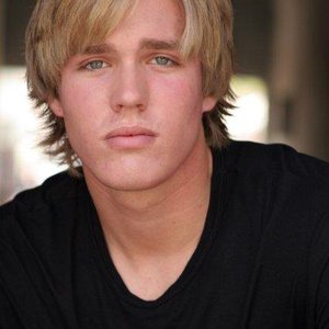 Aaron Page 的头像