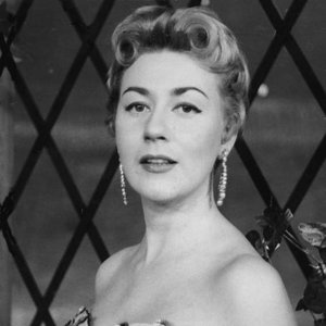 Estelle Caron 的头像