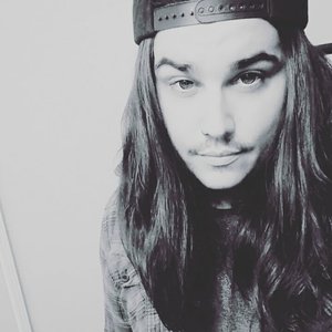 Joey Holiday 的头像