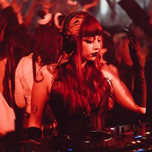 Dark Synthwave Mix in a Brooklyn Warehouse: Tinzo (DJ Mix)