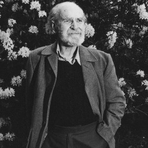 Basil Bunting 的头像