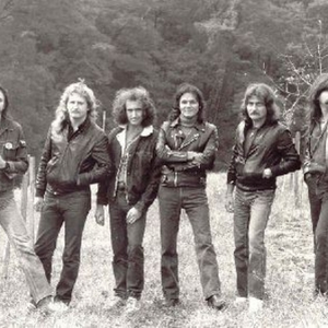 P. Mobil photo provided by Last.fm