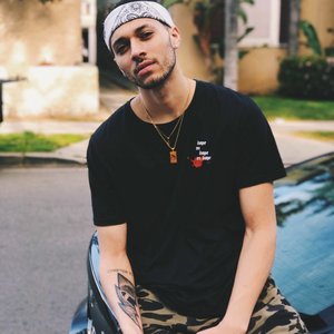 Kalin White 的头像