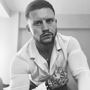 Behzinga 的头像