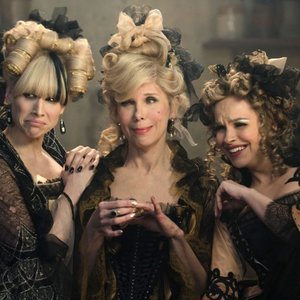 Christine Baranski, Tammy Blanchard & Lucy Punch 的头像