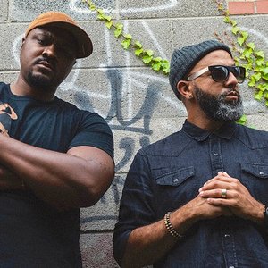 Tall Black Guy & Ozay Moore 的头像
