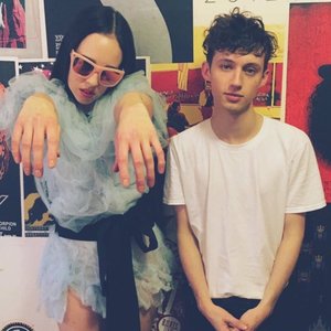 Allie X & Troye Sivan のアバター